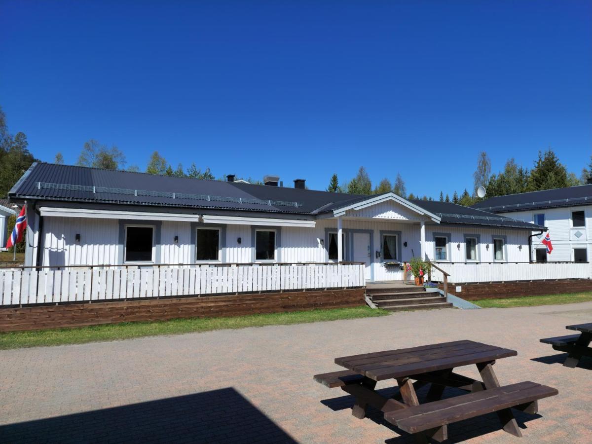 Badeland Gjestegard Hotel Raufoss Exterior photo